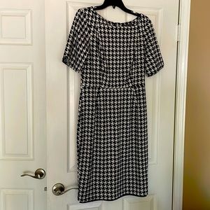 Single Los Angeles Size 10 Houndstooth Navy/White Short Sleeve Sheath Dress